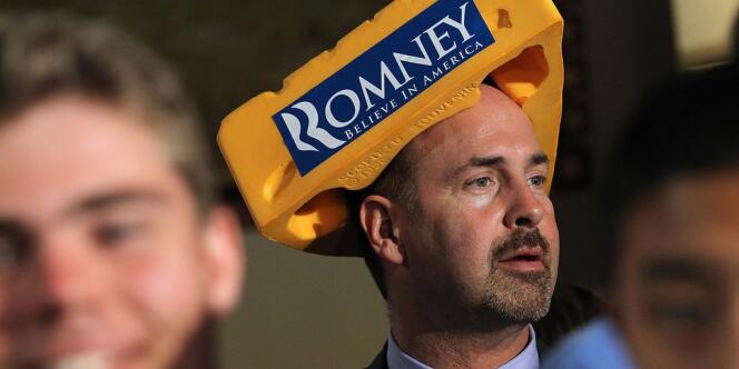 Un supporter du candidat aux primaires républicaines Mitt Romney lors d'un meeting à Milwaukee, dans le Wisconsin, le 3 avril 2012.