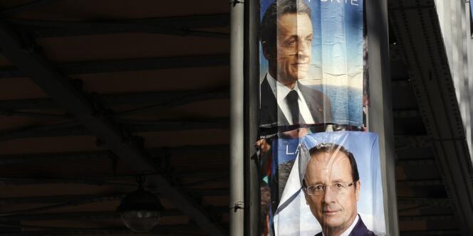 Les affiches de campagne de Nicolas Sarkozy et François Hollande. 