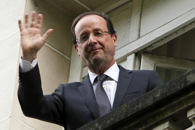François Hollande, au QG socialiste de la rue de Solférino, à Paris, lundi 7 mai.