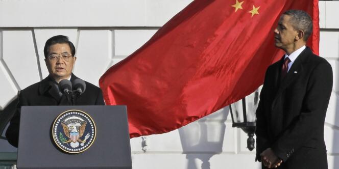 Barack Obama écoute le discours du président chinois Hu Jintao à la Maison Blanche, le 19 janvier 2011.