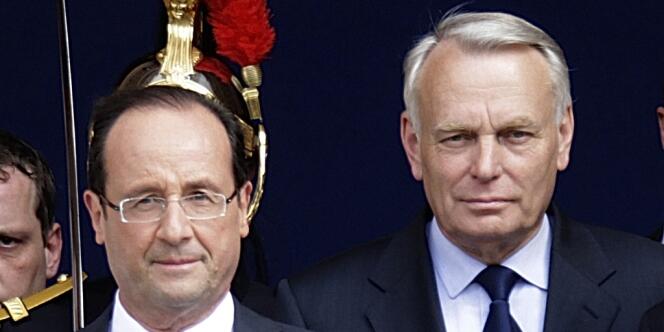 François Hollande et Jean-Marc Ayrault, à l'Hôtel de Ville de Paris, le 15 mai.