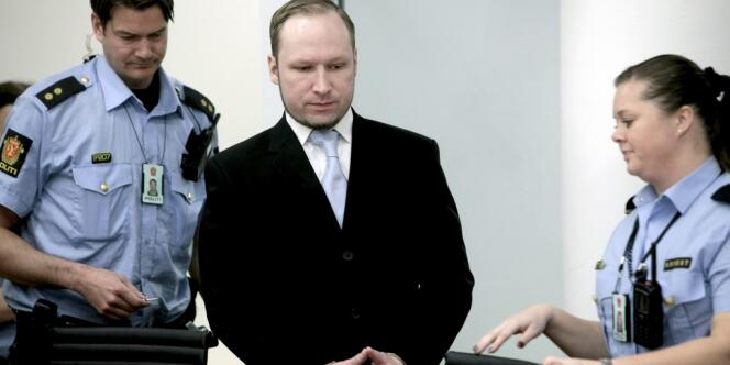 Anders Behring Breivik  à Oslo le 15 mai 2012, lors de son procès.