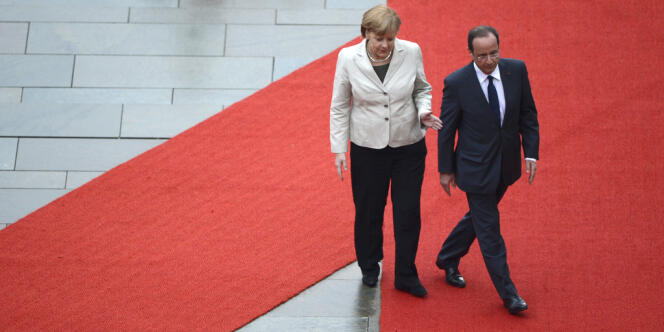Angela Merkel et François Hollande à Berlin le 15 mai 2012. L'Allemagne et la France ne s'entendent pas sur la recette à appliquer pour relancer la croissance.