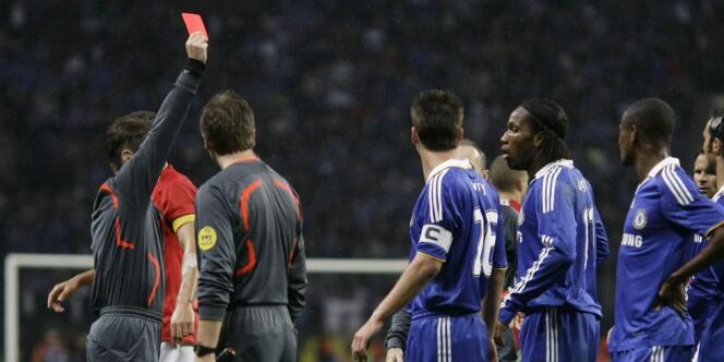 Lors de la finale de la Ligue des champions en le 22 mai 2008, Drogba est expulsé pour avoir giflé le défenseur de Manchester United, Nemanja Vidic.