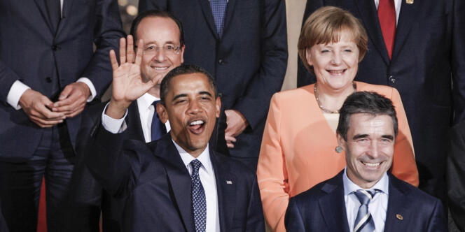 Barack Obama entouré de François Hollande, Angela Merkel et Anders Fogh Rasmussen, le 20 mai à Chicago.
