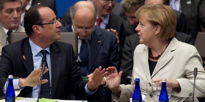 François Hollande et Angela Merkel lors du sommet de l'OTAN, le 21 mai.