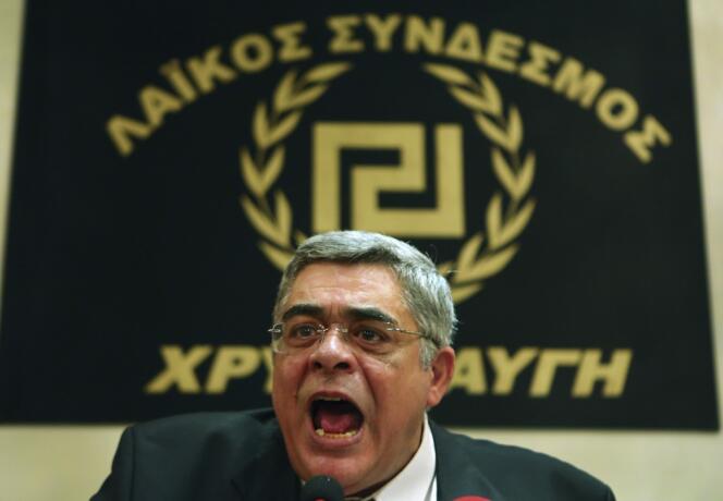 Le leader du parti d'extrême droite  Nikolaos Mihaloliakos, lors d'une conférence à Athènes, le 6 mai 2012.  