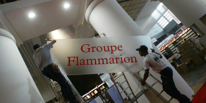 Flammarion est devenu un fleuron de l'édition française avec un chiffre d'affaires de 220 millions d'euros.  