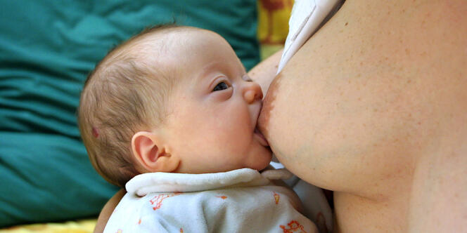En Ile-de-France, plus de la moitié des mères allaitent leur nouveau-né pendant les premières semaines. 