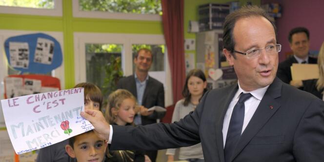 François Hollande, dans une école primaire de Dieudonne (Oise), le 7 juin 2012.