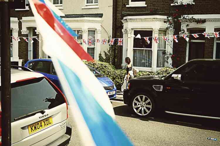3. Dans le quartier de Clapham, les drapeaux français côtoient  l'Union Jack. Photo: Maja Daniels pour M Le magazine du Monde