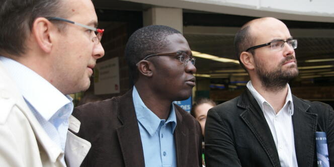 De gauche à droite, Aymeric Elluin, d'Amnesty International, Zobel Behalal de CCFD-Terre solidaire, et Nicolas Vercken, d'Oxfam France, le 11 juin à Villepinte. 