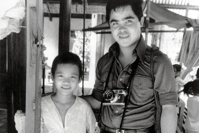 En 1973, Nick Ut, l'auteur du célèbre cliché, est revenu à Trang Bang (Sud-Vietnam) rendre visite à Kim Phuc. Ils sont toujours en contact aujourd'hui. 