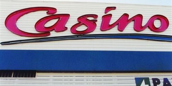 Des salariés du siège social de Casino ont choisi de reverser leur prime d'intéressement de 2013 à l'association 42 Sourires d'enfants.