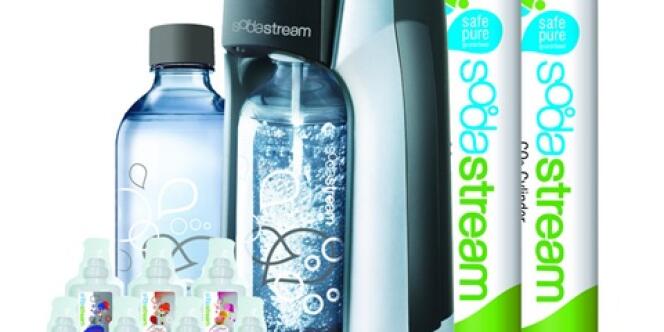 Les machines SodaStream, qui gazéifie l'eau du robinet, permettent d'ajouter un concentré au goût de cola, orange ou limonade.
