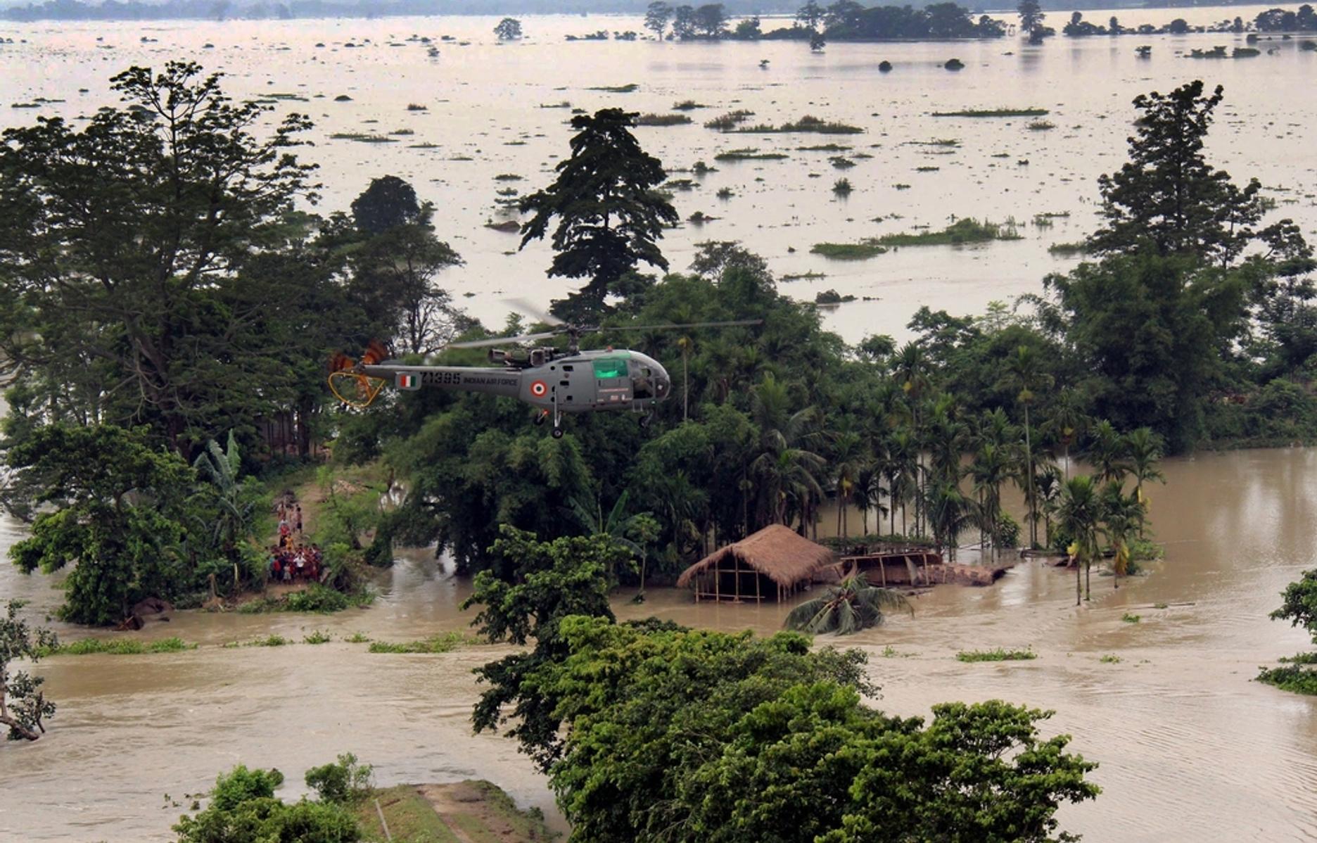 2 millions de personnes déplacées et 79 morts dans des inondations en Inde