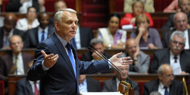 Jean-Marc Ayrault face à la bronca de l'opposition pendant son discours de politique générale, mardi 3 juillet.