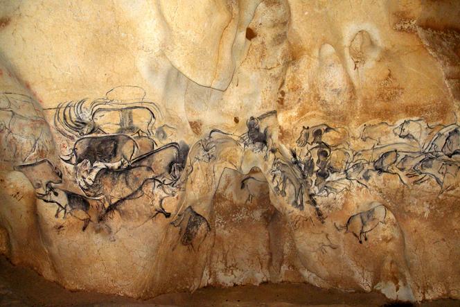 La grande fresque de la salle du fond de la Caverne ornée du Pont d'Arc.