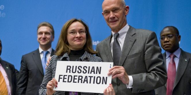 Le directeur général de l'OMC, Pascal Lamy, et la représentante russe, Elvira Nabiullina, en décembre 2011.