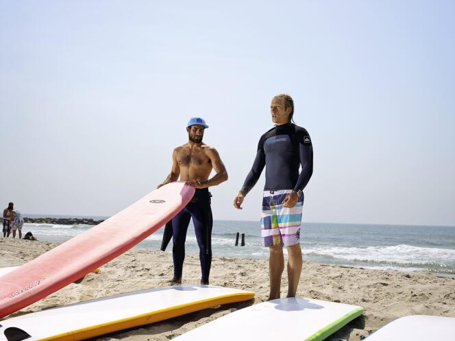 Depuis quelques années, les amoureux des vagues arrivent en nombre. Michael Kololyan et Michael Reinhardt, natifs de Rockaway, viennent d'ouvrir leur école de surf.