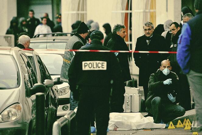 Le 22 décembre 2011 à Marseille, un jeune de 17 ans est abattu à la kalachnikov dans la cité de Castellane. 