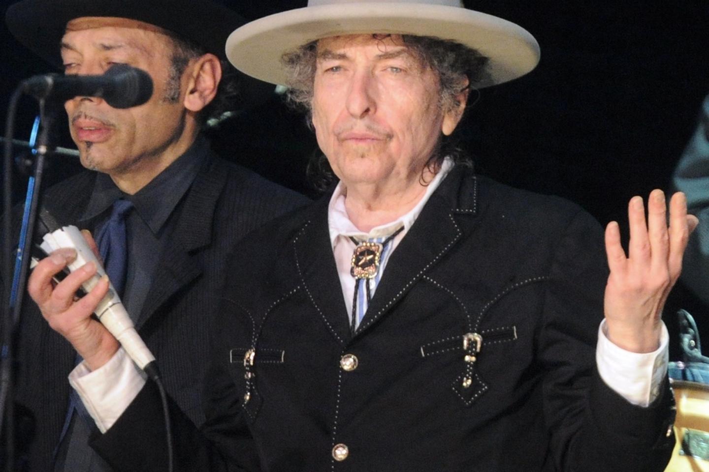 Bob Dylan garde le silence après sa mise en examen à Paris