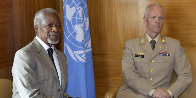 Kofi Annan, émissaire de l'ONU en Syrie, avec le général Robert Mood, responsable de la mission des observateurs de l'ONU en Syrie jusqu'au 20 juillet.