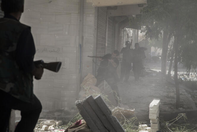 Le quartier de Salaheddine, à Alep, sous le feu nourri des chars de l'armée régulière, août 2012. 