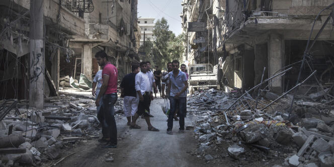 Dans le quartier Salaheddine à Alep, le 1er août. La plupart des tanks de l'armée sont massés autour de cette zone. Le premier quartier libéré de la ville est aussi le plus bombardé.