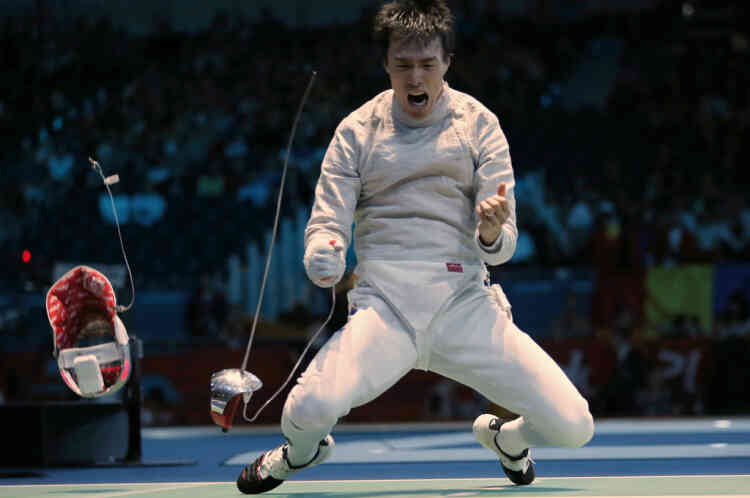 South Korea's Woo Young Won celebrates during his men's sabre team quarterfinals fencing match against Germany's Nicolas Limbach at the ExCel venue at the London 2012 Olympic Games, August 3, 2012.     REUTERS/Damir Sagolj (BRITAIN  - Tags: OLYMPICS SPORT FENCING)