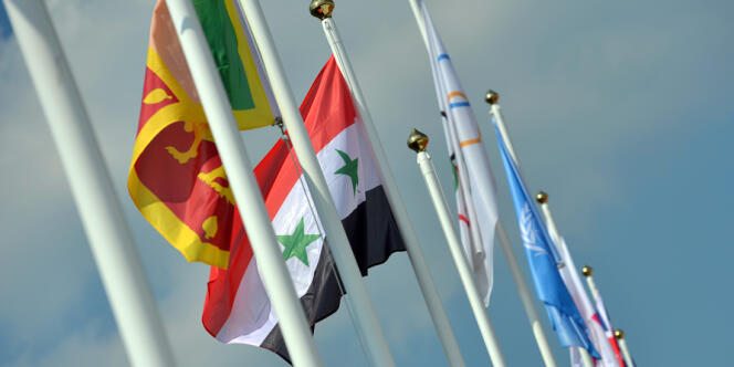 Le drapeau syrien devant le village olympique à Londres.