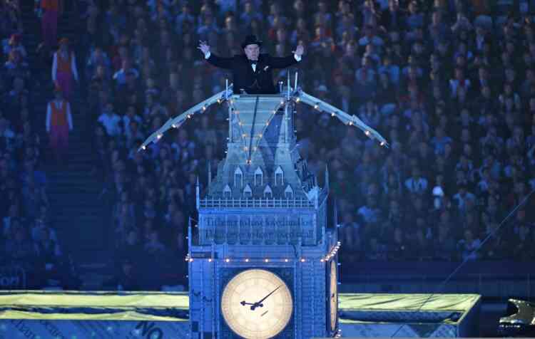 British actor Timothy Spall poses as late former prime minister Winston Churchill at the top of a replica of the tower housing Big Ben during the closing ceremony of the London 2012 Olympic Games in the Olympic Stadium in east London on August 12, 2012. Rio de Janeiro will host the 2016 Olympic Games.  AFP PHOTO / JOHANNES EISELE