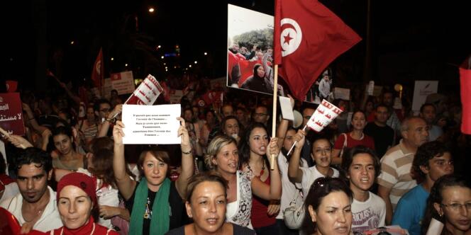 Le 13 août 2012, des milliers de Tunisiennes ont manifesté en faveur du droit des femmes à Tunis.