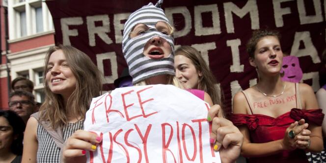 Manifestation de soutien aux Pussy Riot devant l'ambassade russe à Londres, le 17 août 2012.