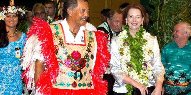 Le premier ministre des îles Cook, Henry Puna, et le premier ministre australien, Julia Gillard, lors de l'ouverture du Forum des îles du Pacifique à Rarotonga, le 28 août. 
