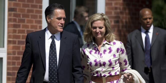 Mitt et Ann Romney, à la sortie de l'office dominical à Wolfeboro, dans le New Hampshire, le 2 octobre 2012.
