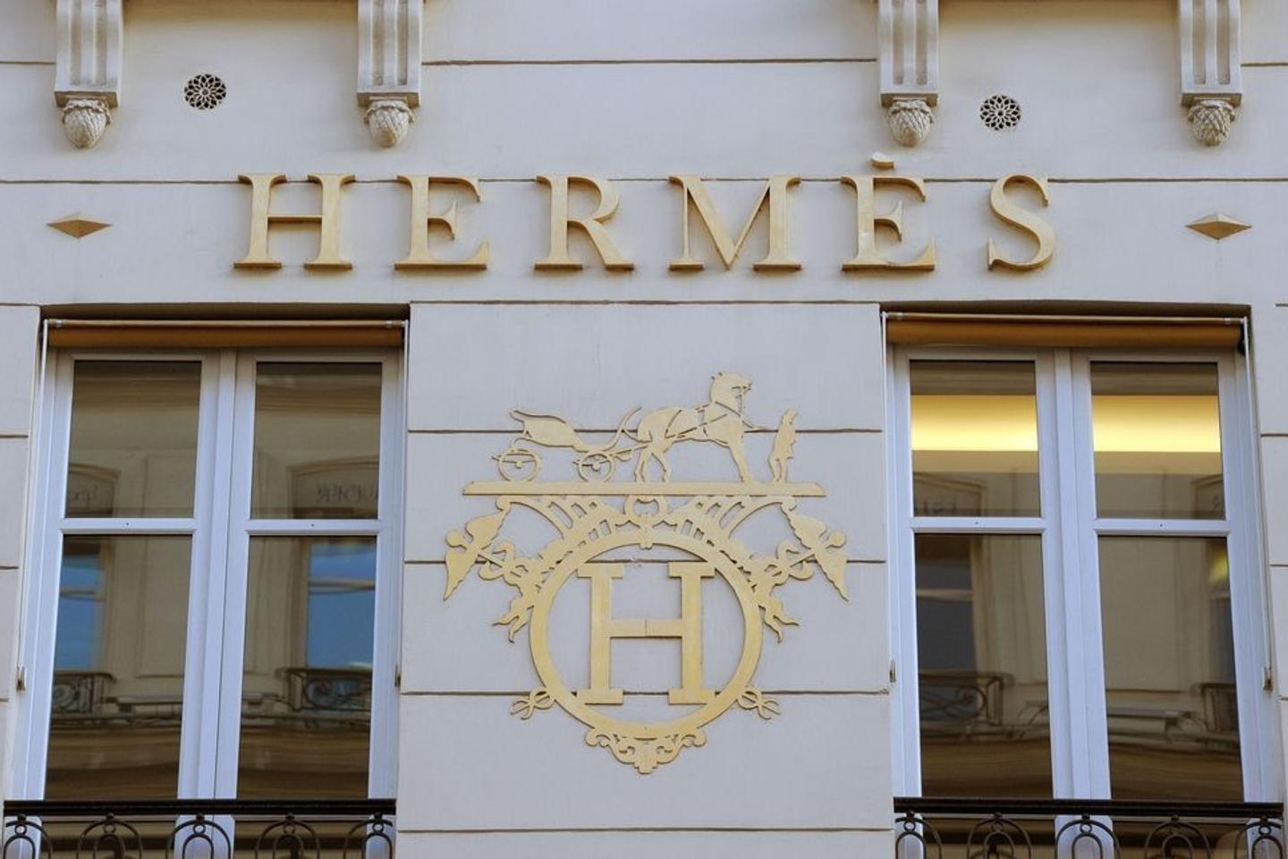 Le carre Hermes se la joue Comme des garcons