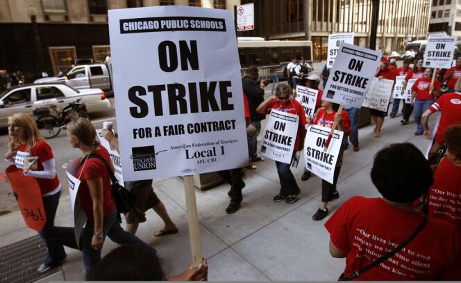 Des enseignants manifestent à Chicago le lundi 10 septembre 2012.