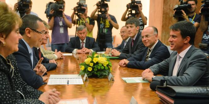 Le premier ministre roumain, Victor Ponta, a rencontré à Bucarest le ministre de l'intérieur français, Manuel Valls, et le délégué aux affaires européennes, Bernard Cazeneuve, en visite à Bucarest.