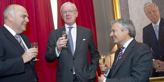 Armand De Decker (au centre), maire d'Uccle, est l'ami du milliardaire belge Albert Frère, proche de Bernard Arnault. C'est lui qui a 