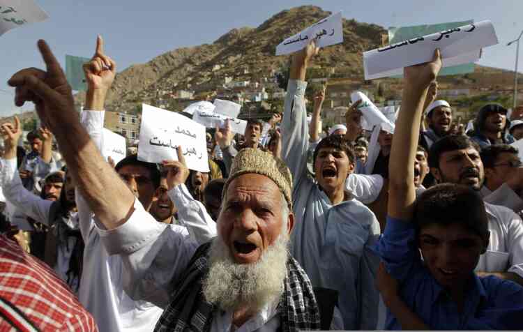 Afghan protesters shout slogans during a demonstration in Kabul, September 21, 2012. Hundreds of Afghans protested against a U.S.-made film they say insults the Prophet Mohammad.  REUTERS/Omar Sobhani (AFGHANISTAN - Tags: RELIGION)