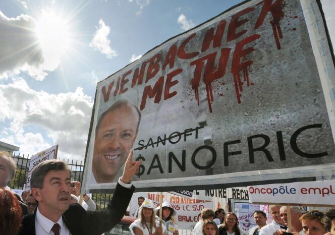 Jean-Luc Mélenchon était aux côtés des employés de Sanofi, lors d'une manifestation le 27 septembre.