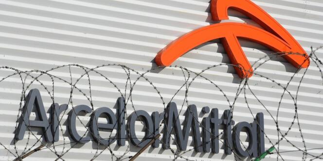 Le groupe ArcelorMittal a annoncé, jeudi 24 janvier, son intention de fermer sept de ses douze dernières lignes de production dans le bassin sidérurgique de Liège (Belgique).