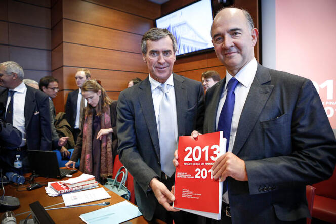 Le ministre du budget Jérôme Cahuzac et le ministre de l'économie et des finances Pierre Moscovici à l'Assemblée nationale avant leur audition par la commission des finances sur le projet de loi de finances 2013, le vendredi 28 septembre 2012.