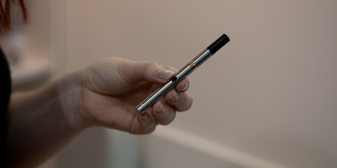 Certains utilisateurs assurent, malgré le manque d'étude sur le sujet, que la cigarette électronique est un bon substitut au tabac. 
