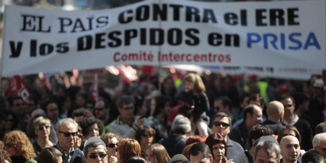 Des centaines de salariés de Prisa s'étaient déjà réunis le 19 mars 2011 à Madrid, pour protester contre le licenciement de 2 500 personnes. 