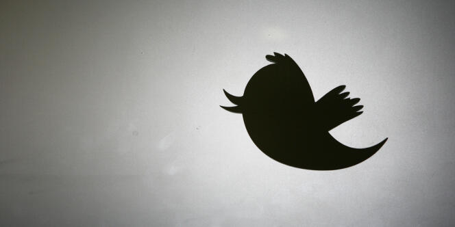 Twitter a usé pour la première fois de son droit à bloquer des contenus, en bloquant un compte néonazi en Allemagne.