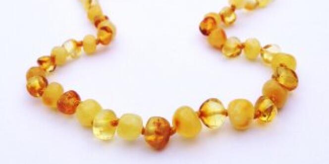De nombreuses sociétés commercialisent des colliers de dentition, notamment en ambre.