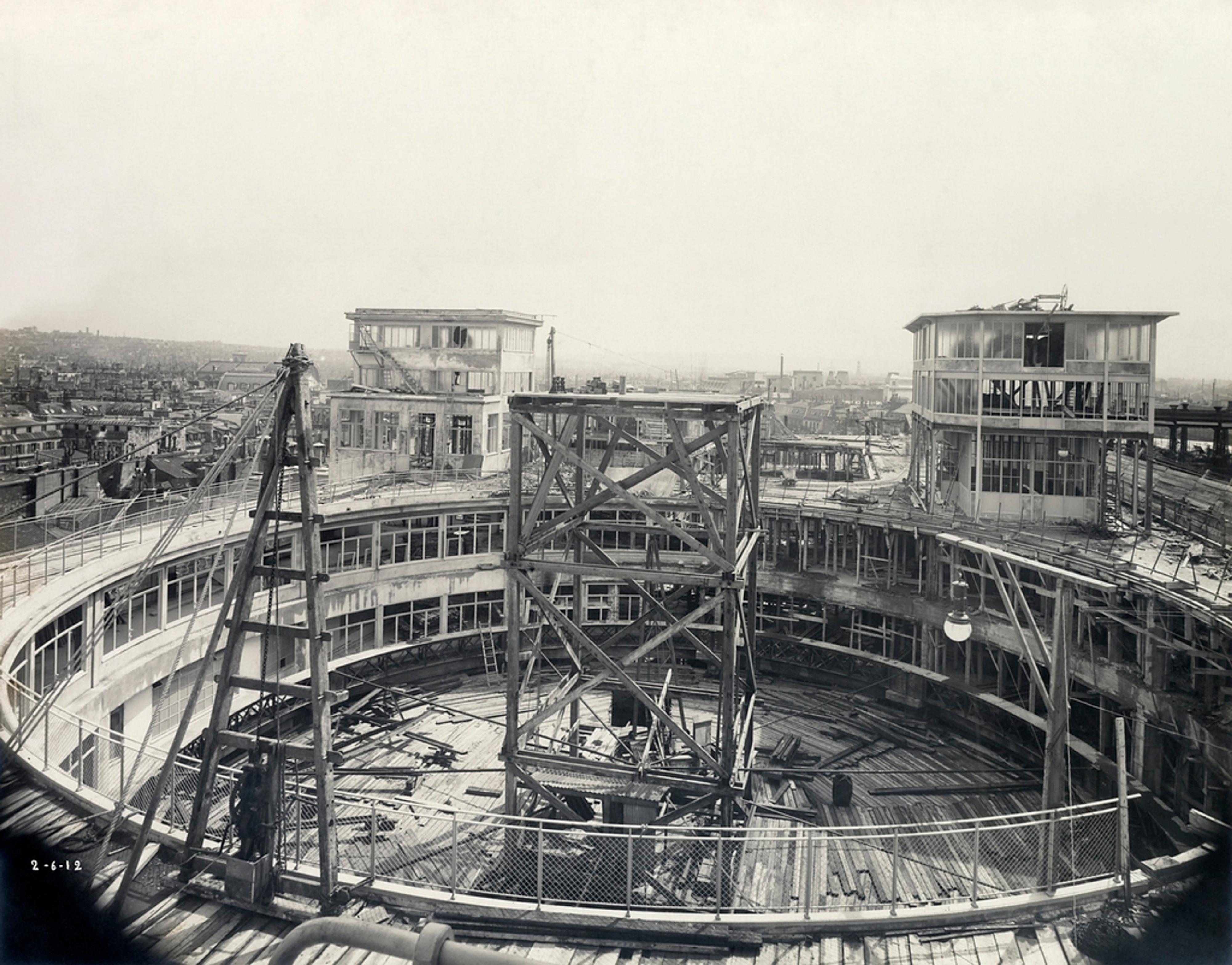 Les Galeries Lafayette célèbrent le centenaire de la Coupole