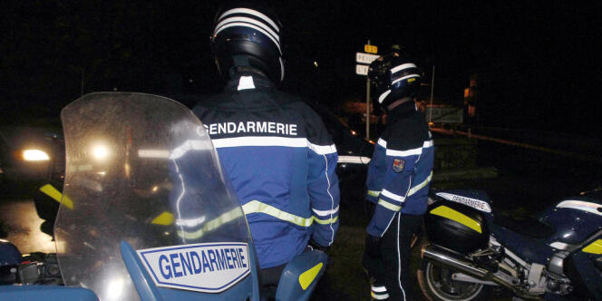 Des gendarmes à La Grave-de-Peille (Alpes-Maritimes), où leur collègue a trouvé la mort le 17 octobre.